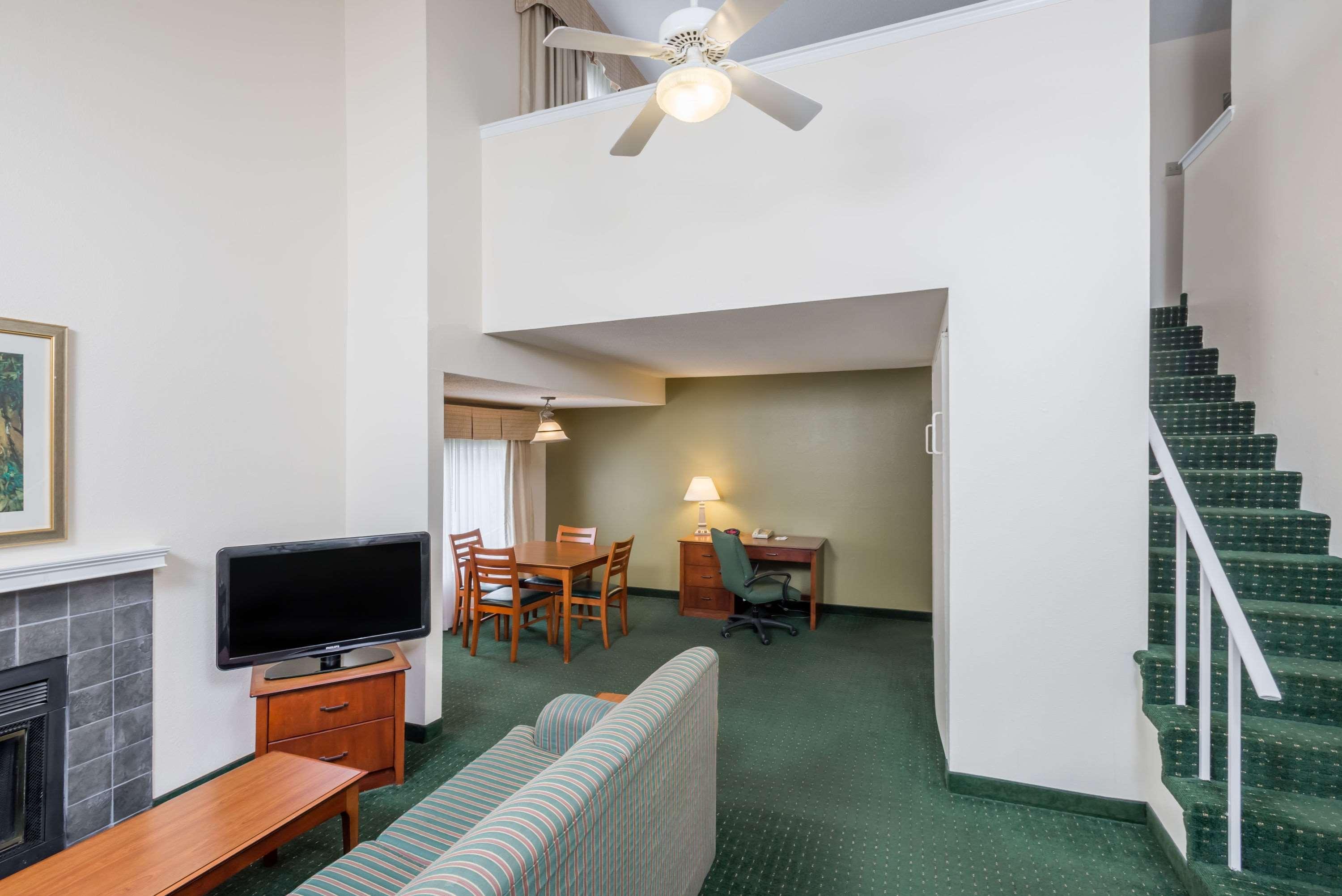 ฮอว์ทอร์น สวีท บาย วินด์แฮม ฟิชคิลล์/พูคิปซี แอเรีย Hotel ภายนอก รูปภาพ